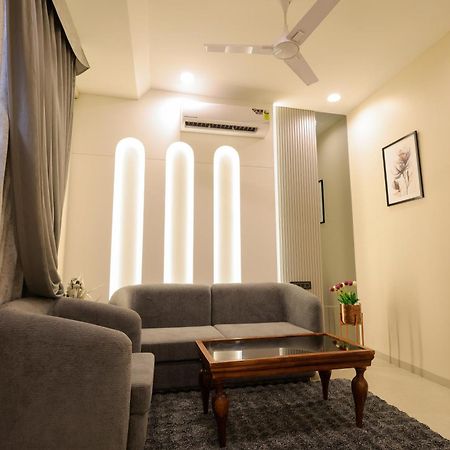 The Meera Hotel Ujjain Extérieur photo