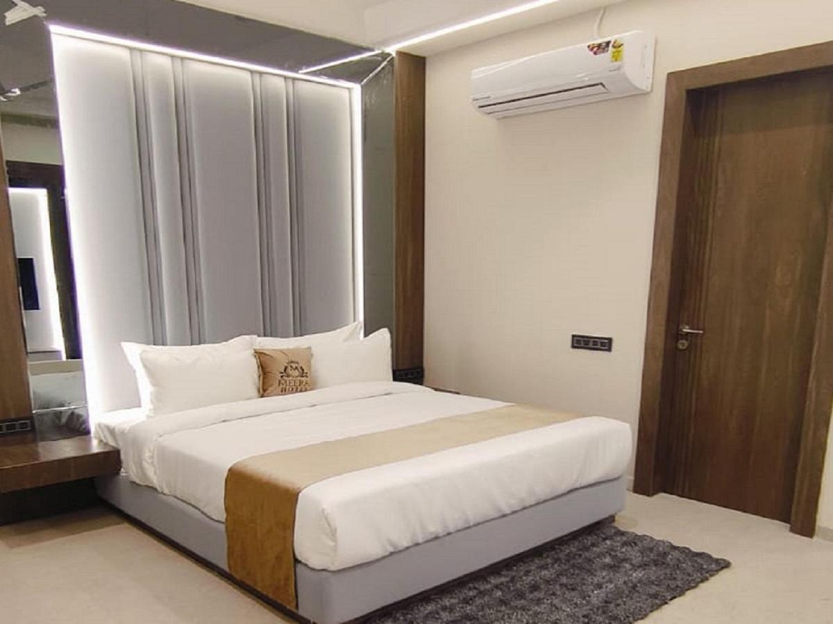 The Meera Hotel Ujjain Extérieur photo