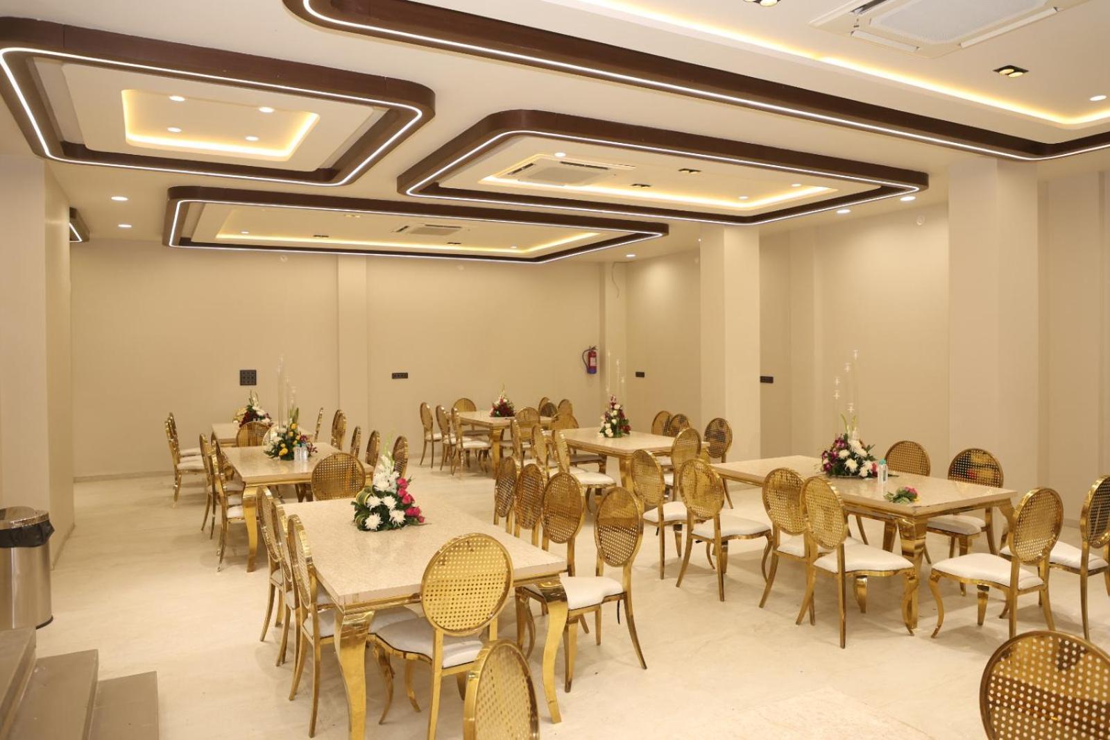 The Meera Hotel Ujjain Extérieur photo