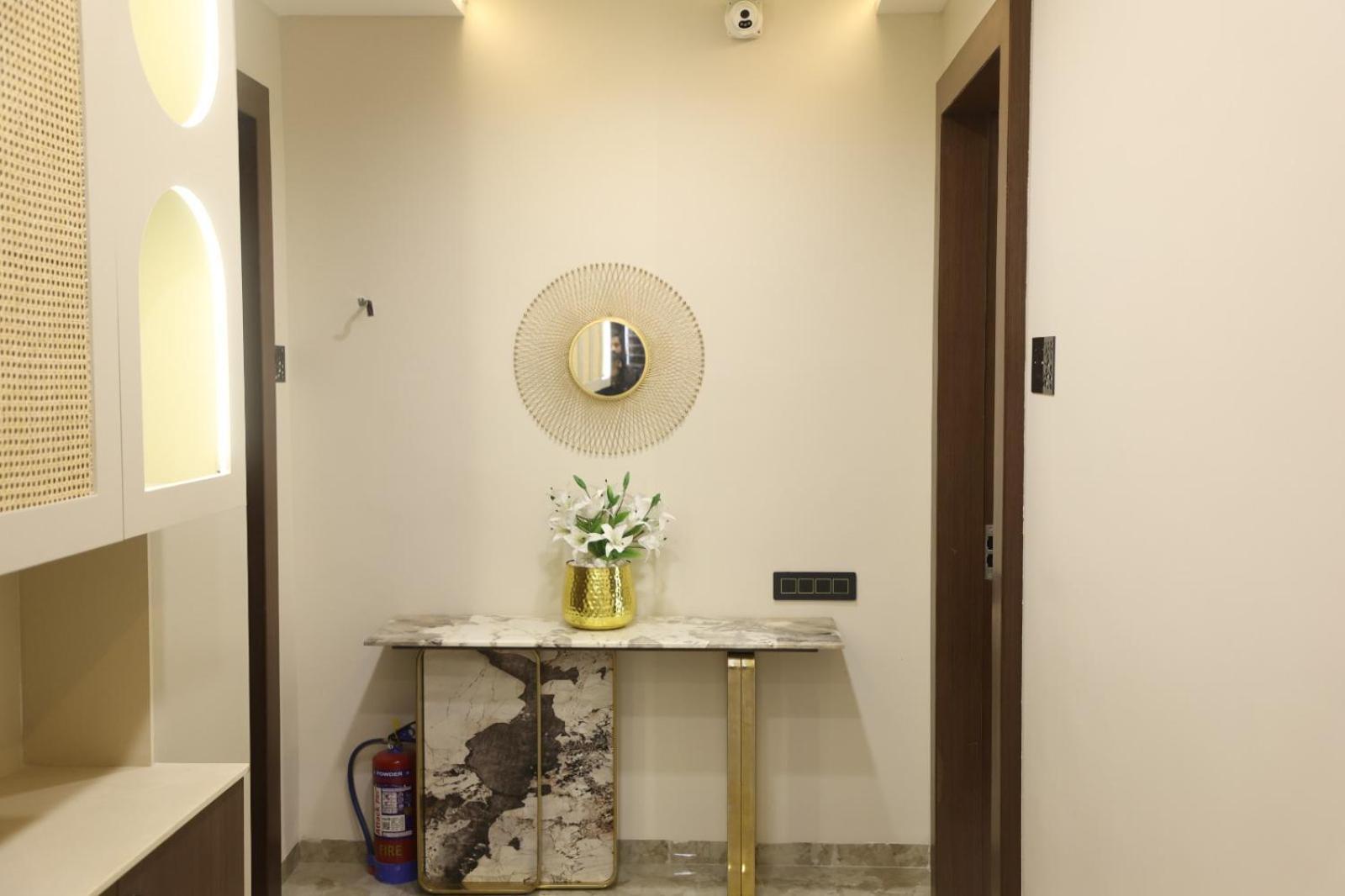 The Meera Hotel Ujjain Extérieur photo