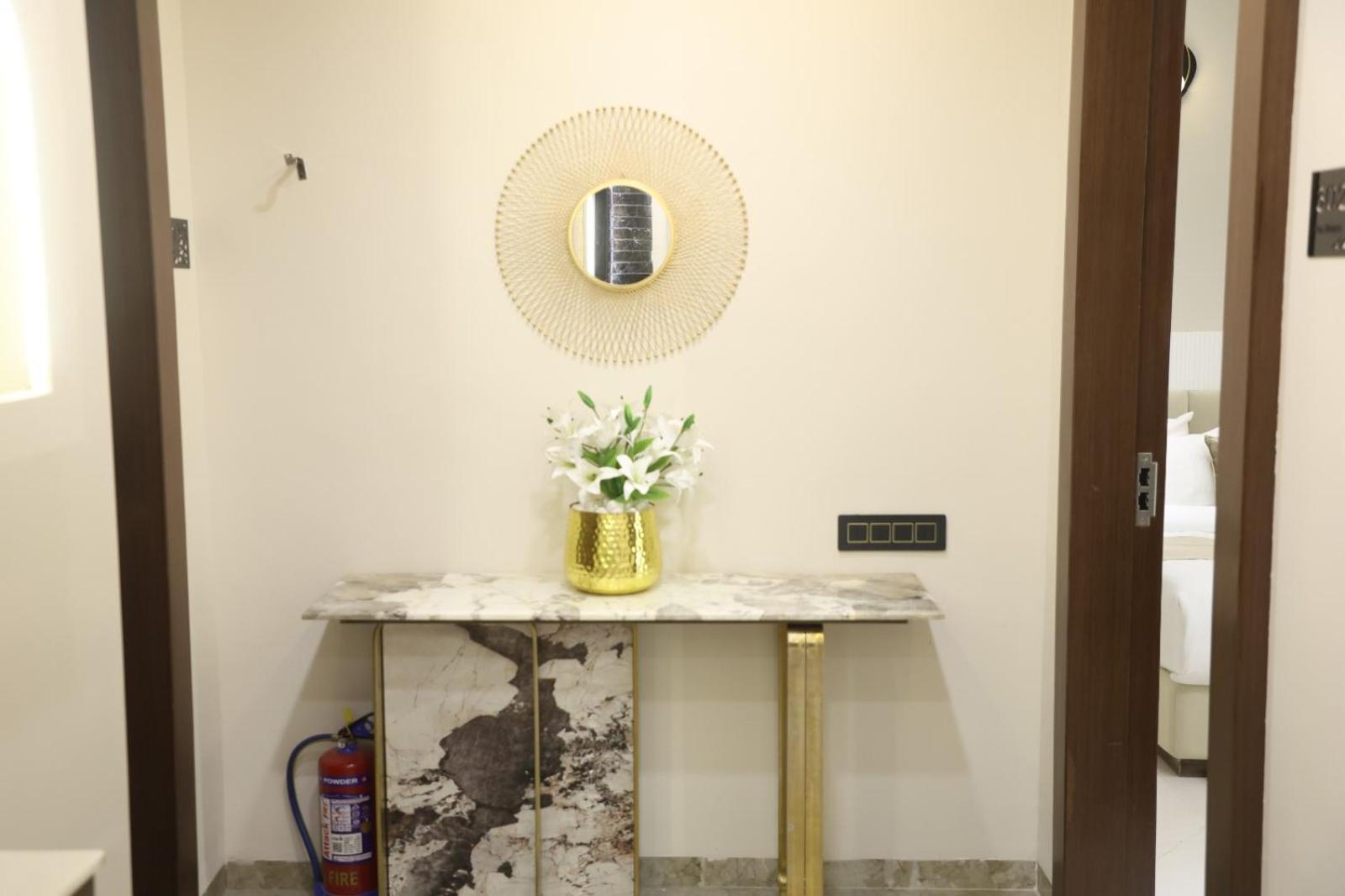 The Meera Hotel Ujjain Extérieur photo