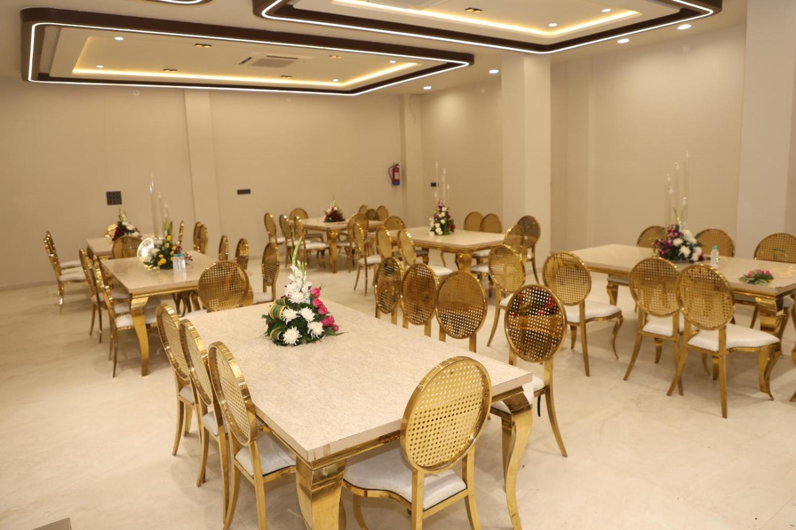 The Meera Hotel Ujjain Extérieur photo