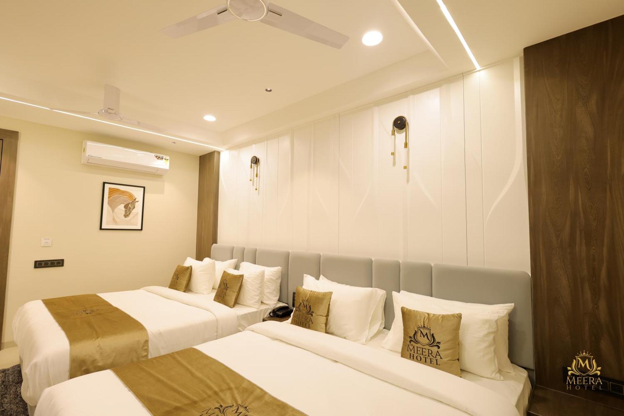 The Meera Hotel Ujjain Extérieur photo