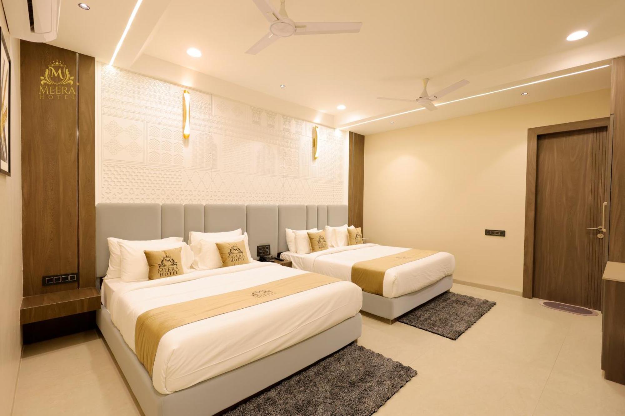 The Meera Hotel Ujjain Extérieur photo