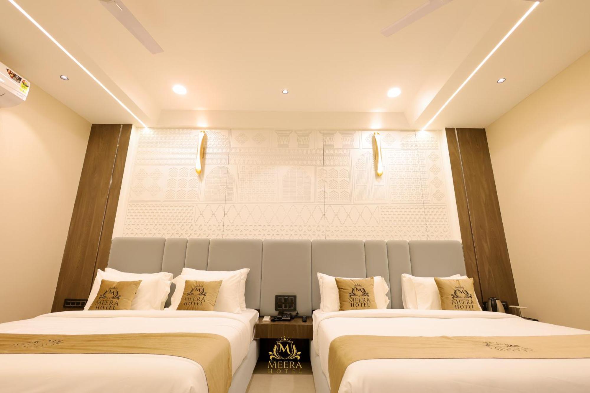 The Meera Hotel Ujjain Extérieur photo