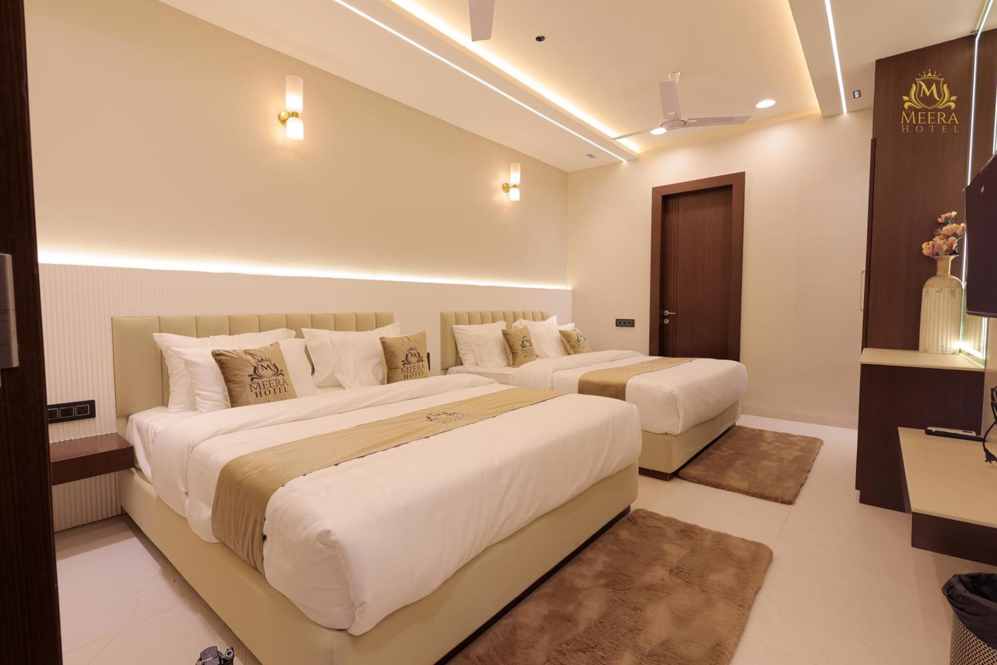 The Meera Hotel Ujjain Extérieur photo