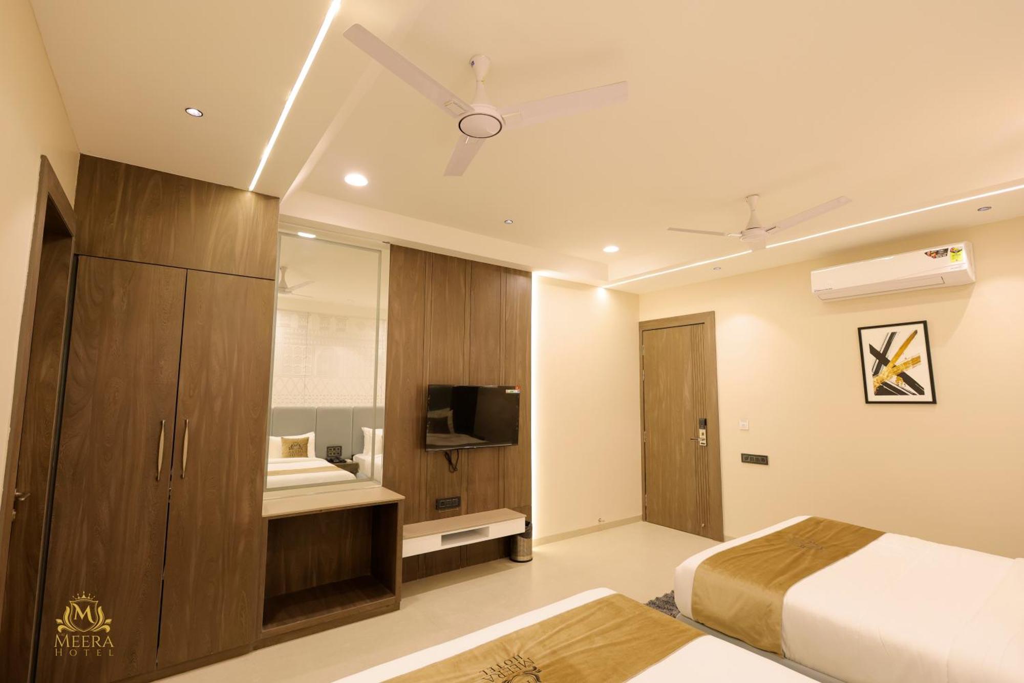 The Meera Hotel Ujjain Extérieur photo