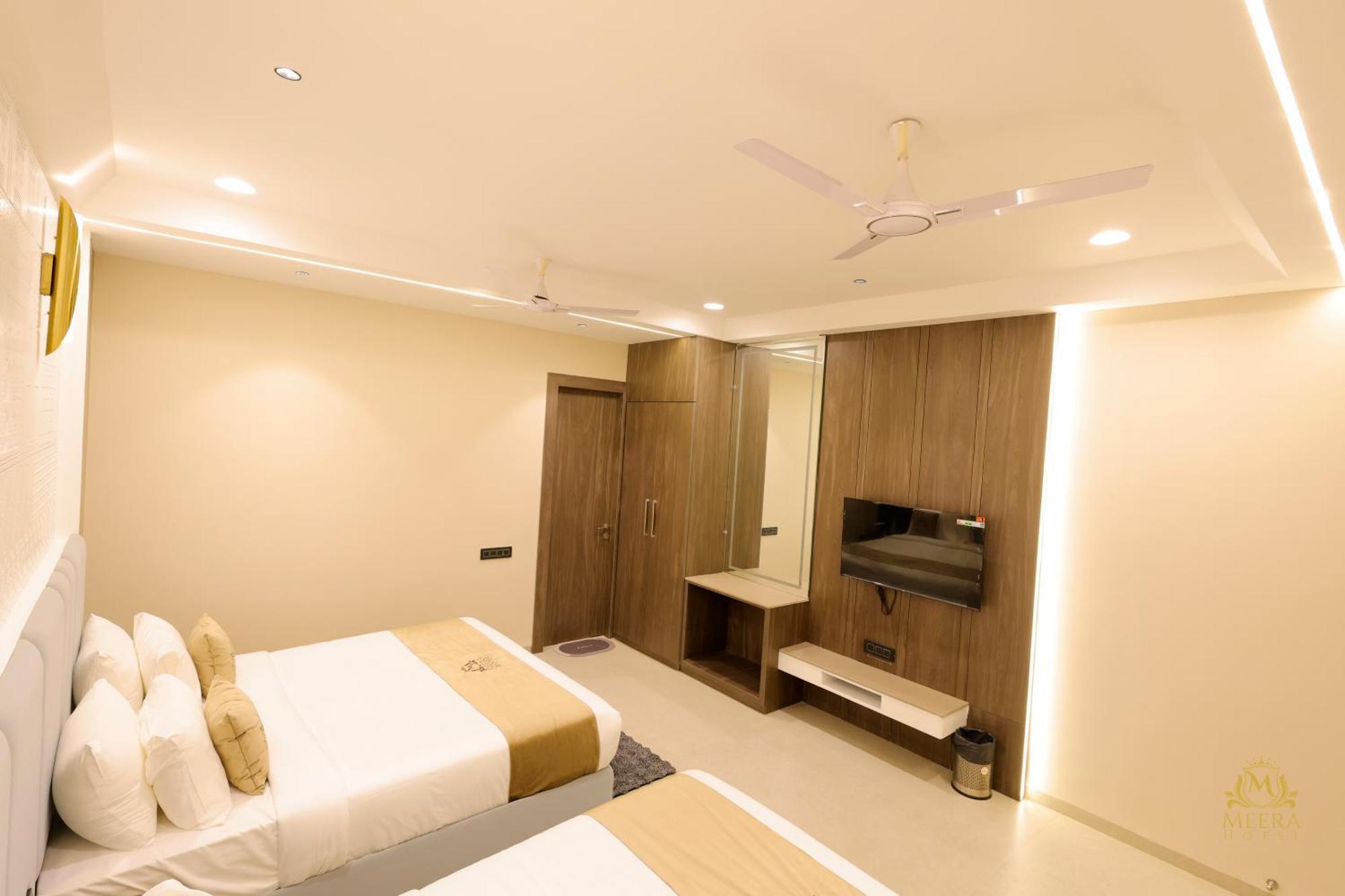 The Meera Hotel Ujjain Extérieur photo