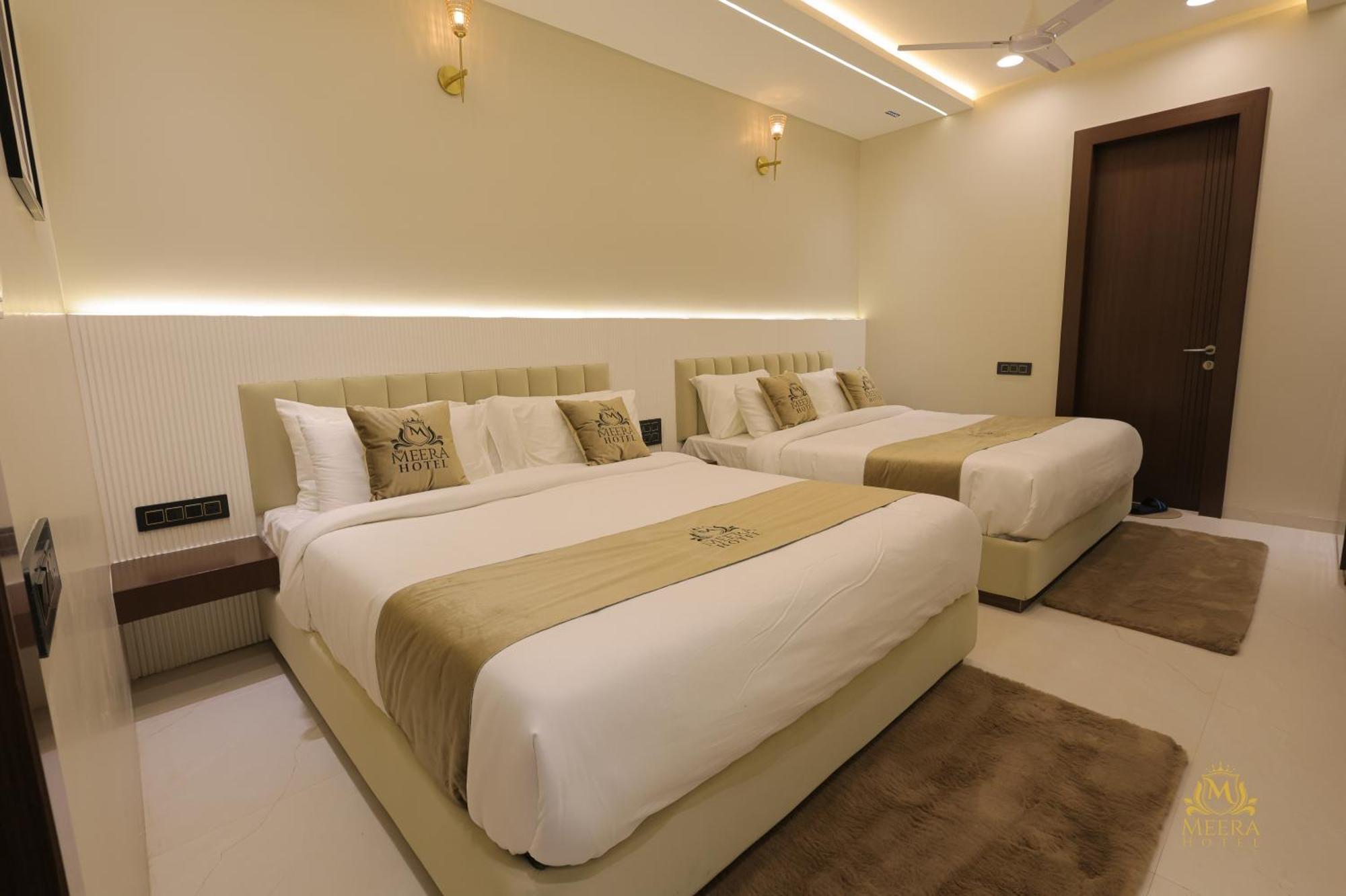 The Meera Hotel Ujjain Extérieur photo