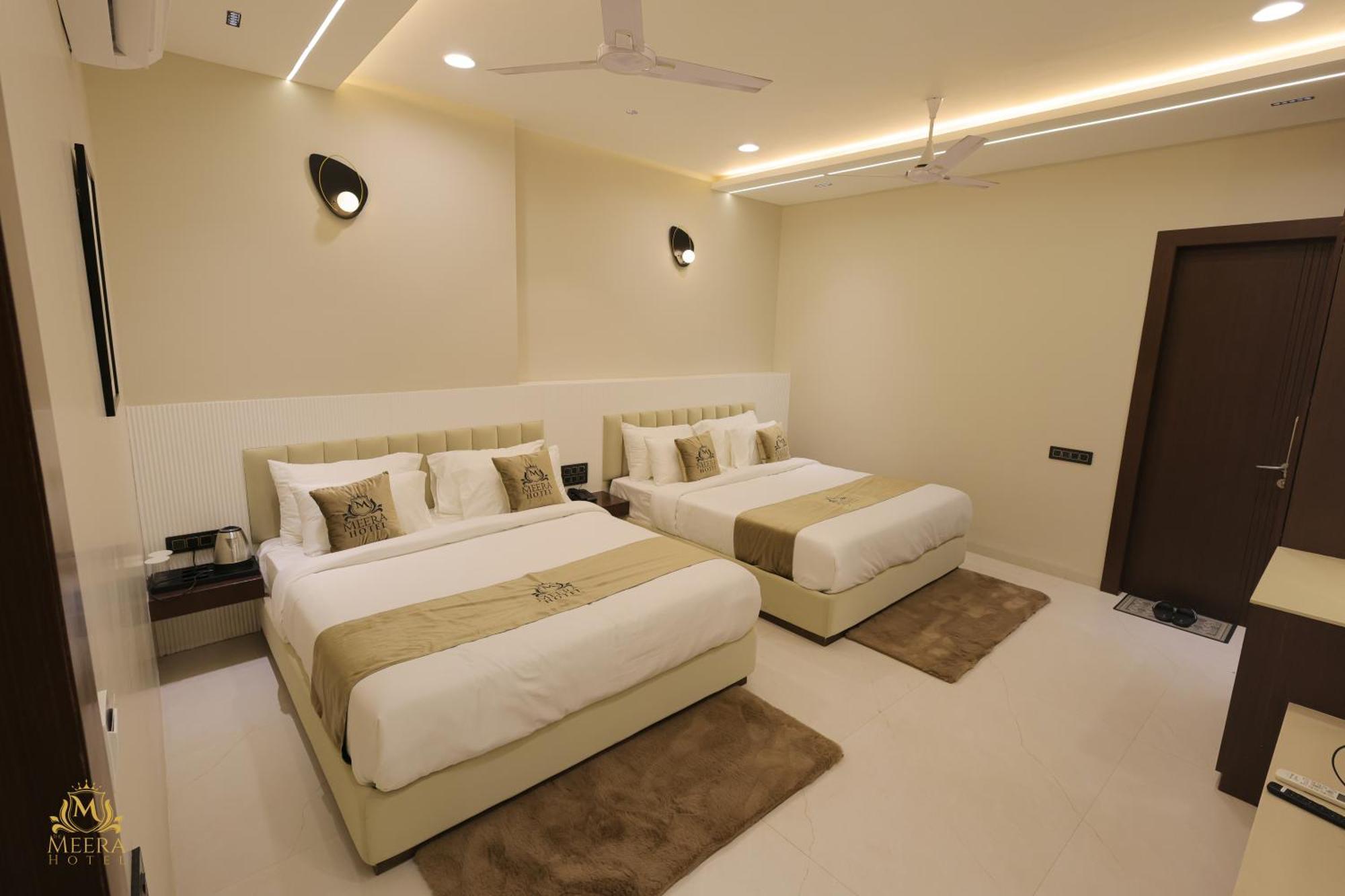The Meera Hotel Ujjain Extérieur photo