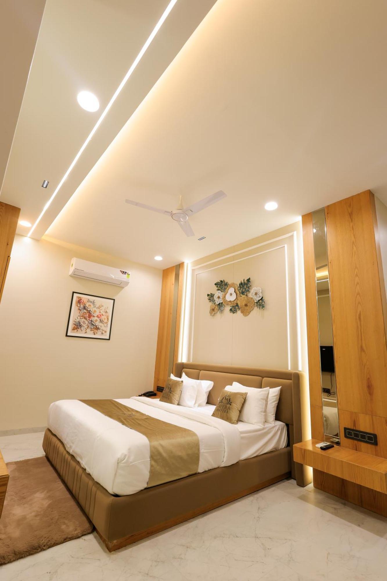 The Meera Hotel Ujjain Extérieur photo