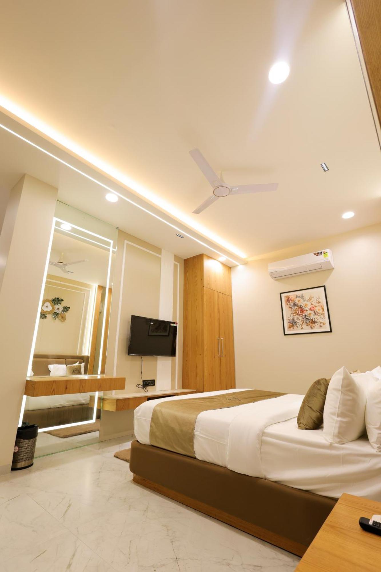 The Meera Hotel Ujjain Extérieur photo