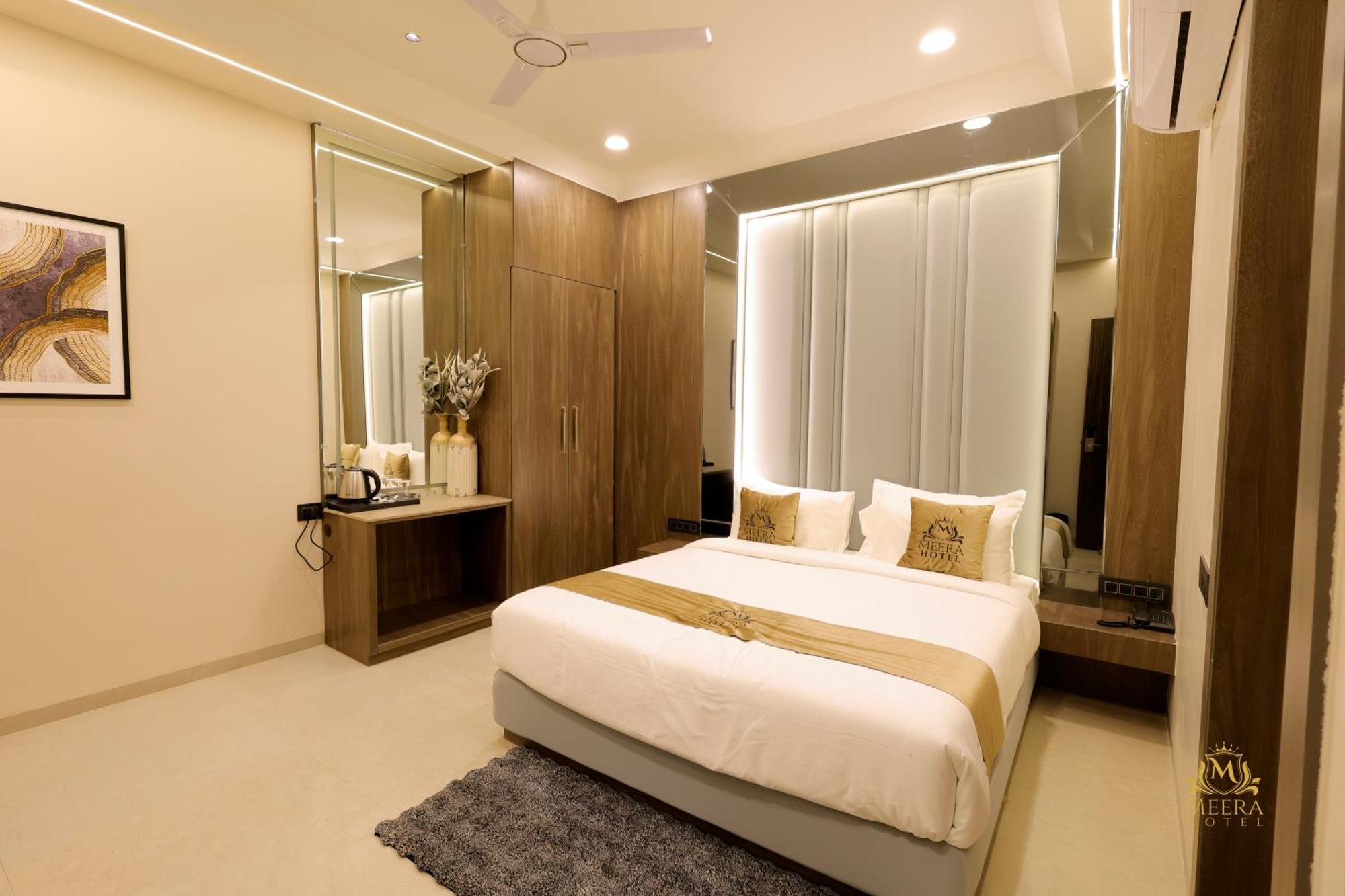 The Meera Hotel Ujjain Extérieur photo