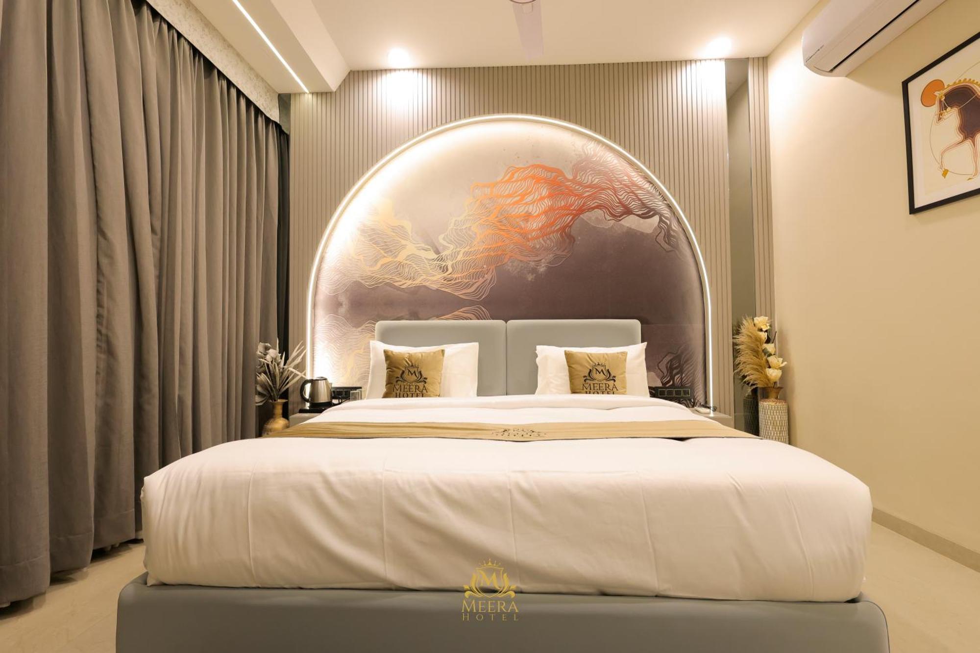 The Meera Hotel Ujjain Extérieur photo