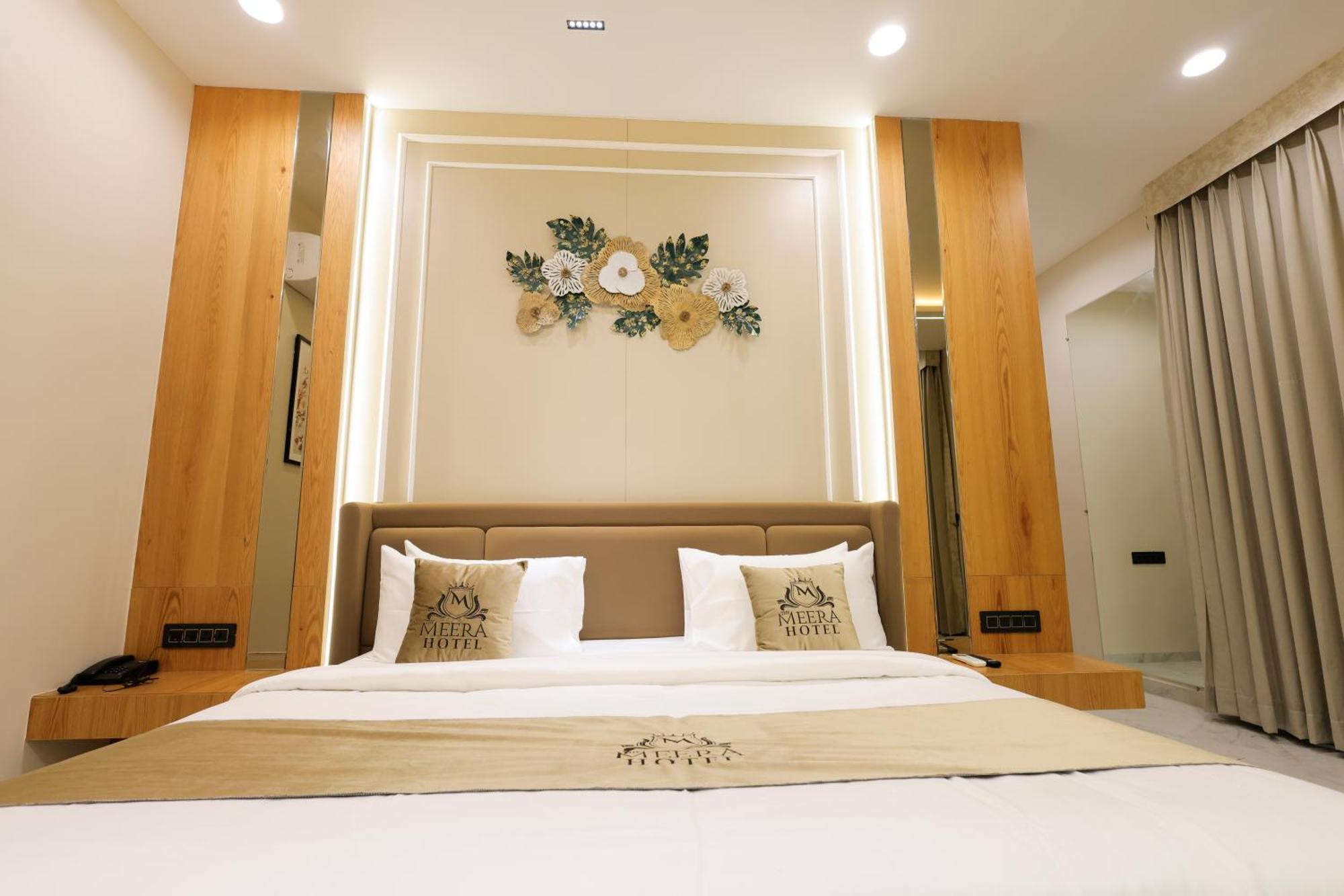 The Meera Hotel Ujjain Extérieur photo