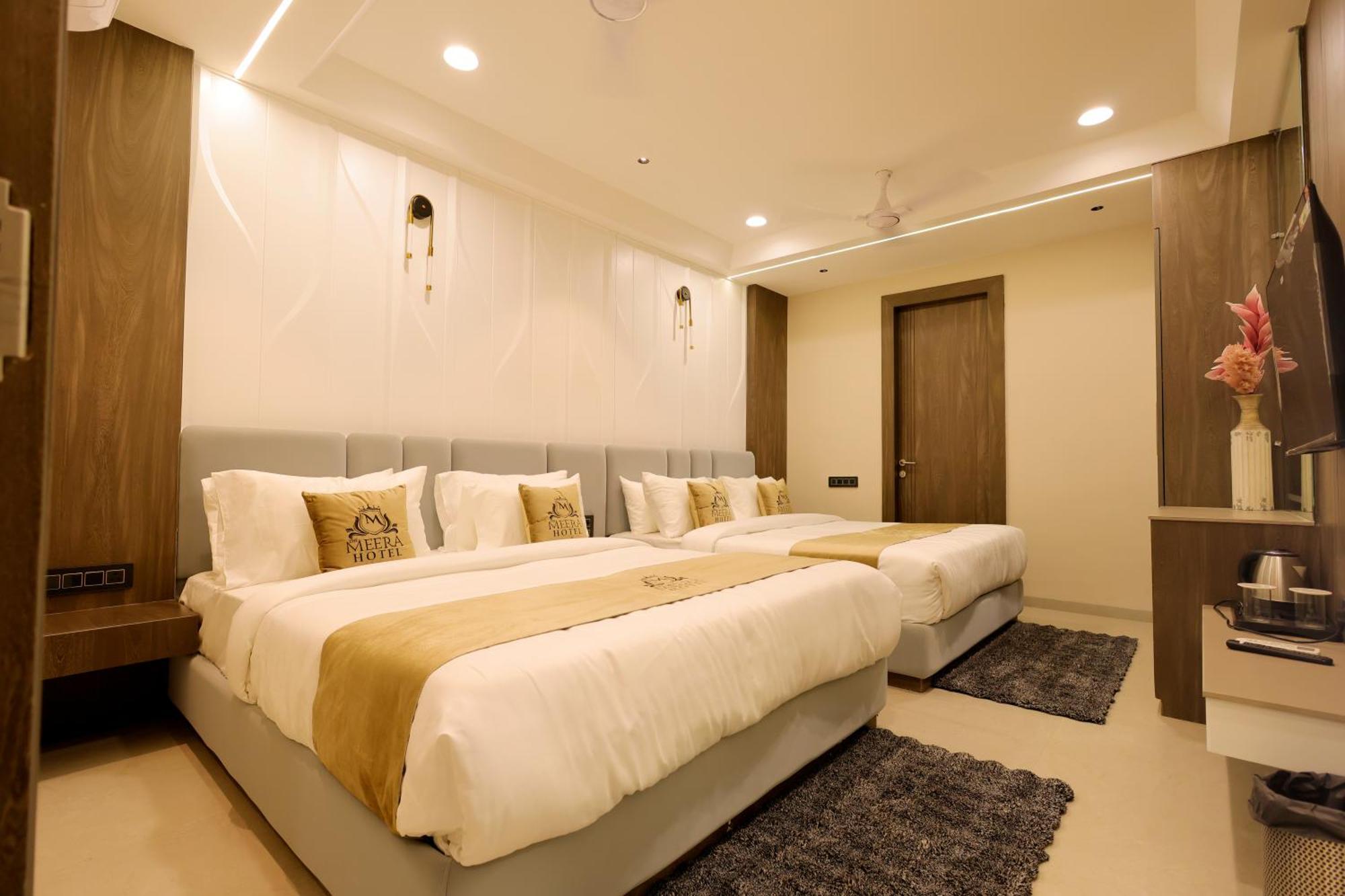 The Meera Hotel Ujjain Extérieur photo