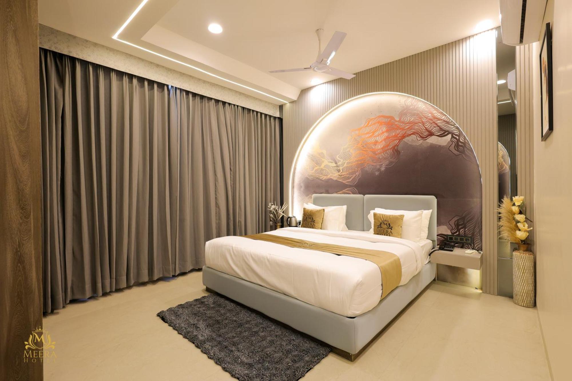 The Meera Hotel Ujjain Extérieur photo