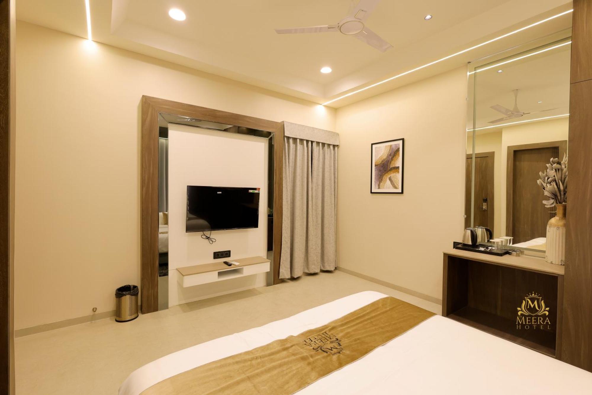 The Meera Hotel Ujjain Extérieur photo