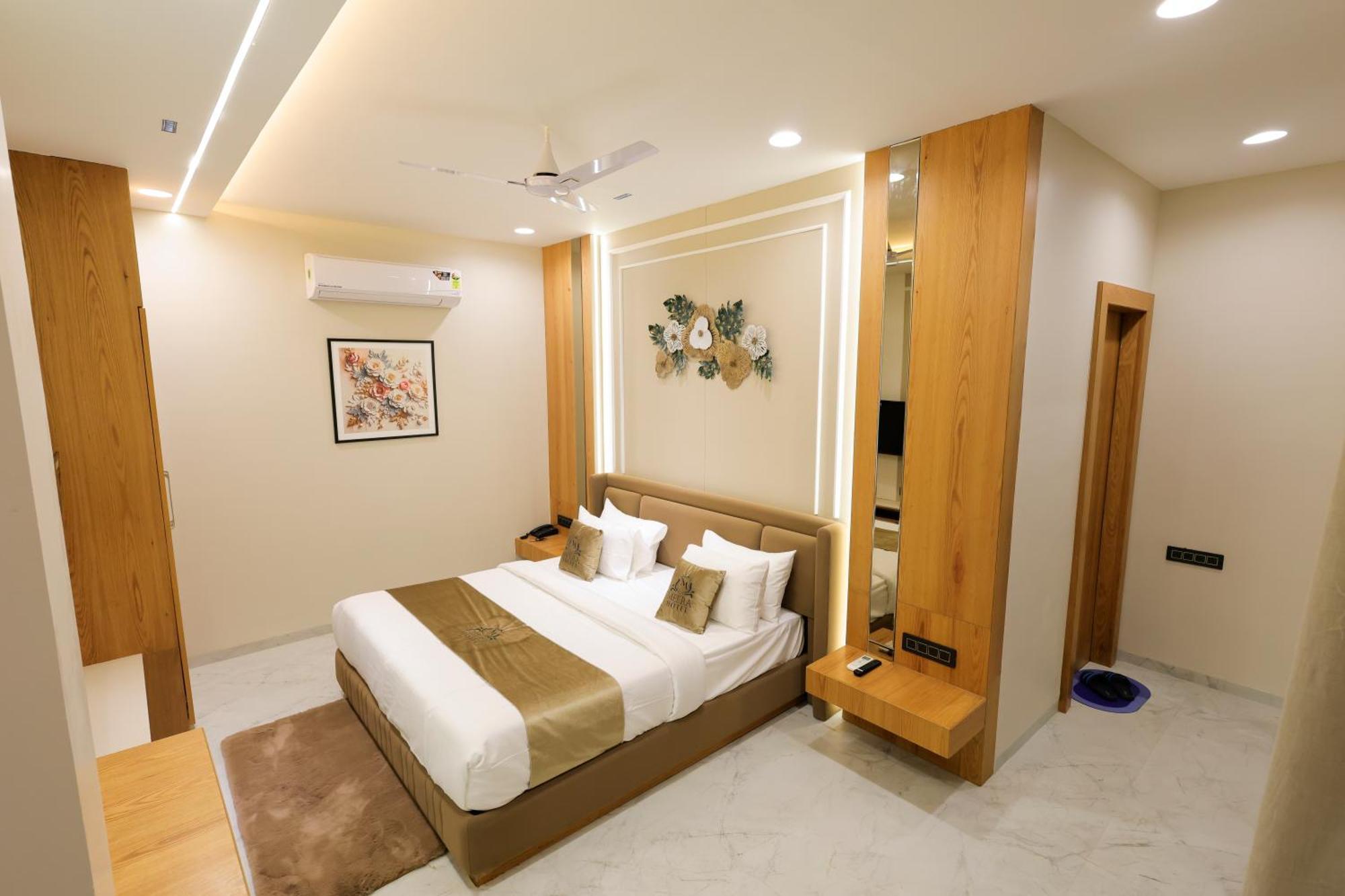 The Meera Hotel Ujjain Extérieur photo