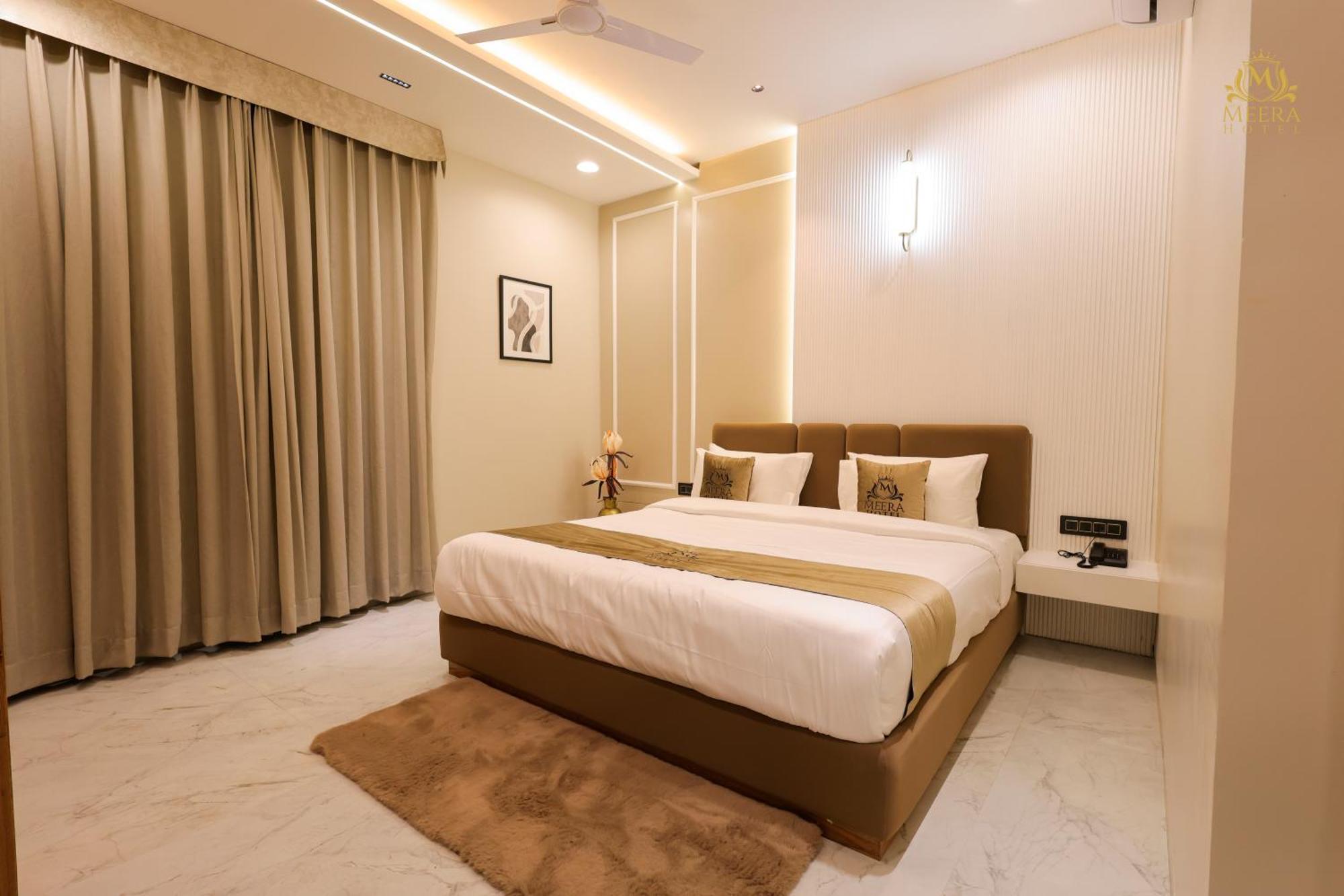 The Meera Hotel Ujjain Extérieur photo