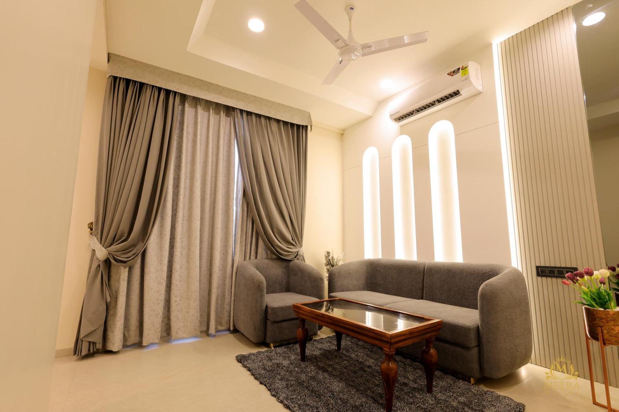 The Meera Hotel Ujjain Extérieur photo